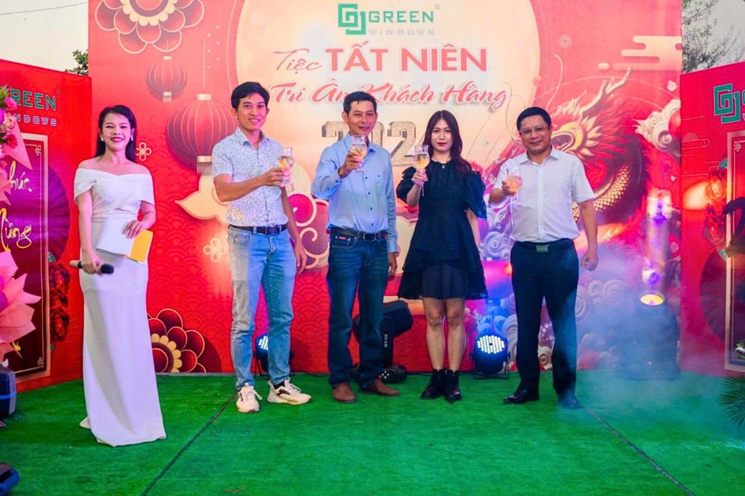 Nhôm Khang Minh Tặng Quà Tết Và Trao Chứng Nhận TTSX Cửa Nhôm Tại Tiệc Tất Niên TTSX Cần Thơ