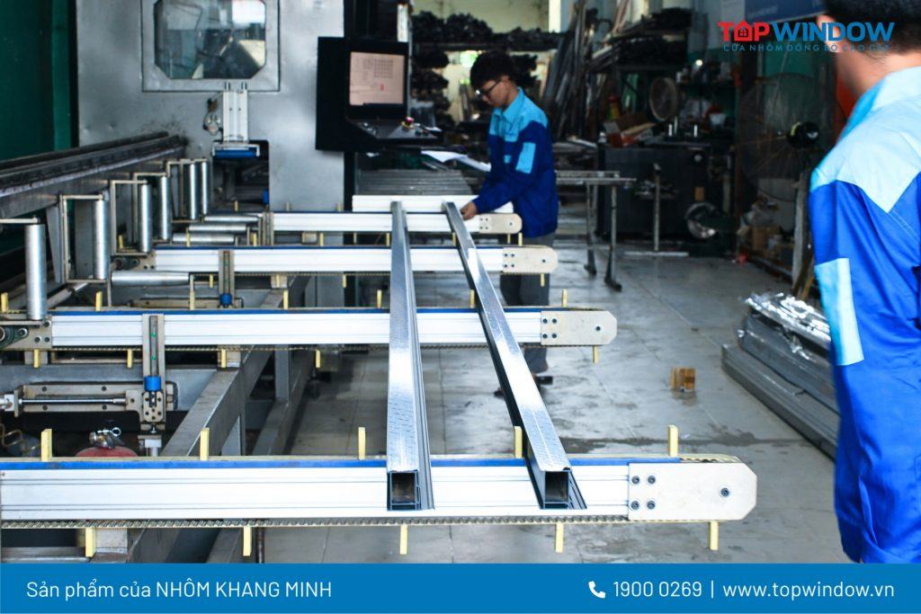 Đầu Tư Máy Móc Bài Bản Trong Sản Xuất Tại TTSX Cửa Nhôm Hồ Chí Minh 1