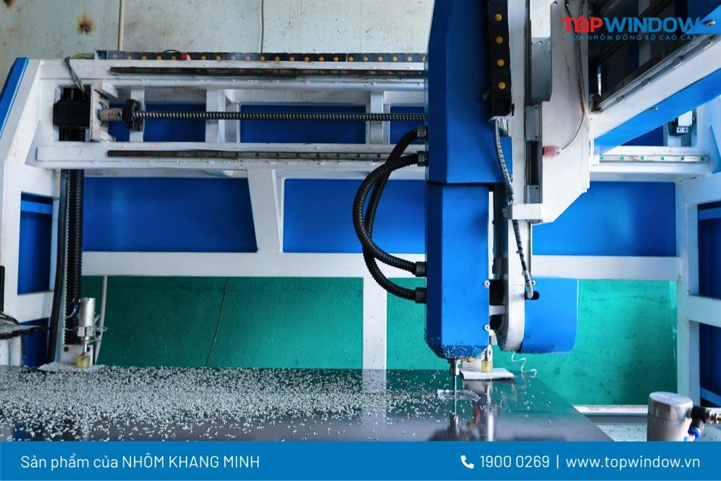 Đầu Tư Máy Móc Bài Bản Trong Sản Xuất Tại TTSX Cửa Nhôm Hồ Chí Minh 1