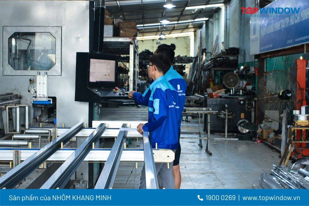 Đầu Tư Máy Móc Bài Bản Trong Sản Xuất Tại TTSX Cửa Nhôm Hồ Chí Minh 1