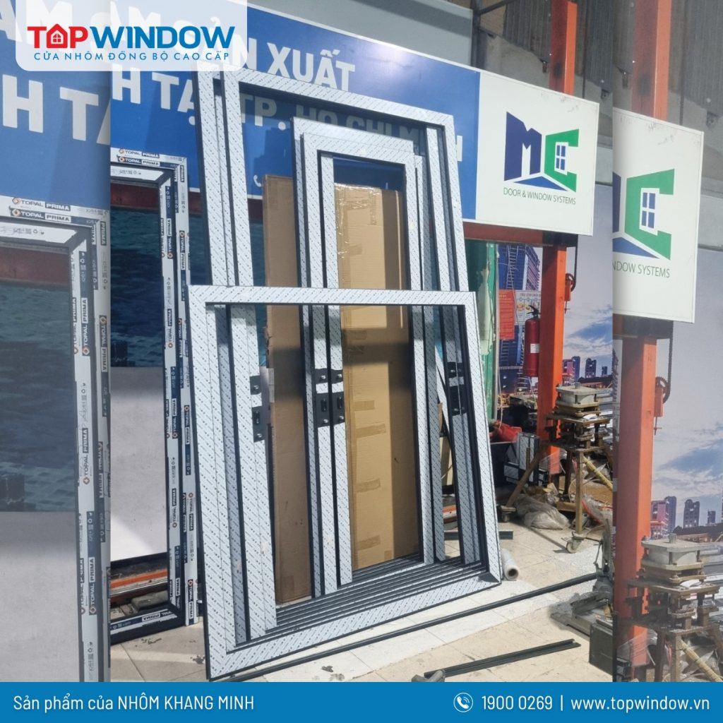 Hoạt Động Lắp Ráp Các Bộ Cửa Topwindow Tại TTSX Cửa Nhôm TP.HCM 1