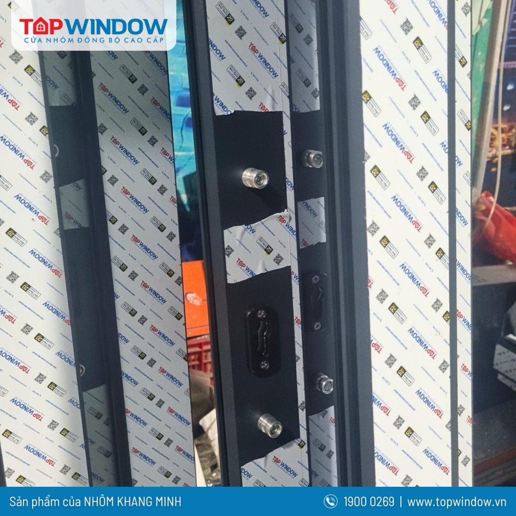 Hoạt Động Lắp Ráp Các Bộ Cửa Topwindow Tại TTSX Cửa Nhôm TP.HCM 1